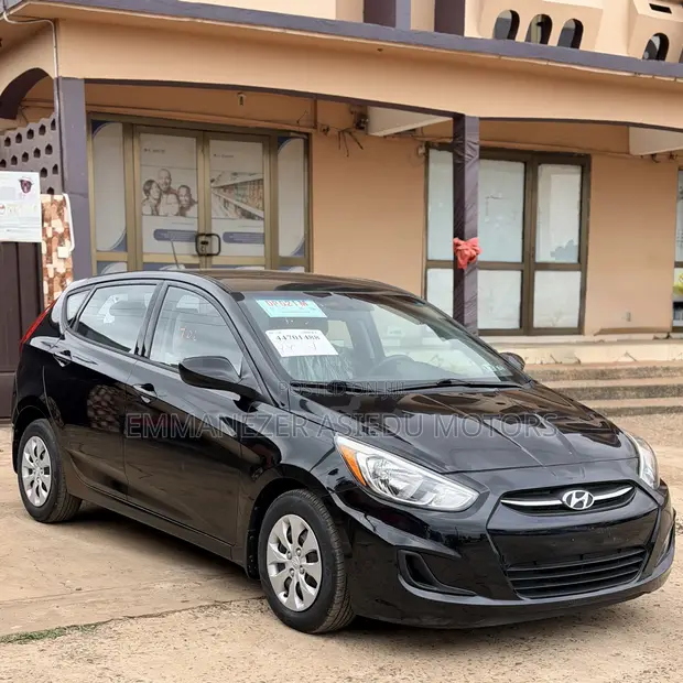 Hyundai Accent Sport Hatchback 2016 Black - 1