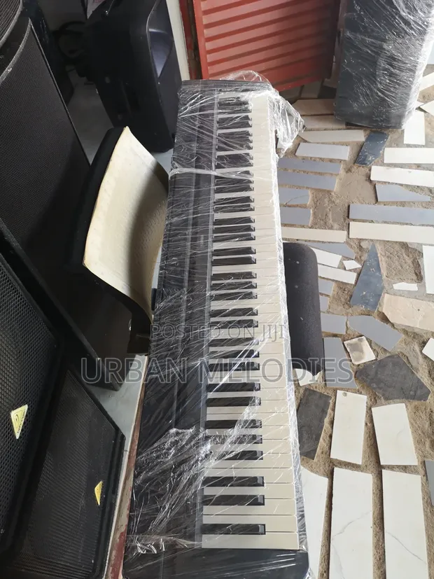 Yamaha P-35 Professional Digital Piano - 1