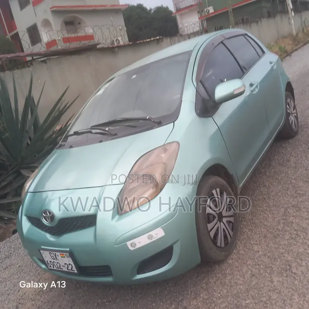 Toyota Vitz 1.3 FWD 3dr 2010 Green - 1