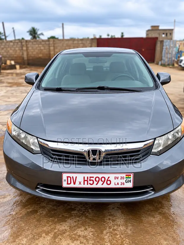 Honda Civic 1.8 5 Door Automatic 2012 Gray - 1