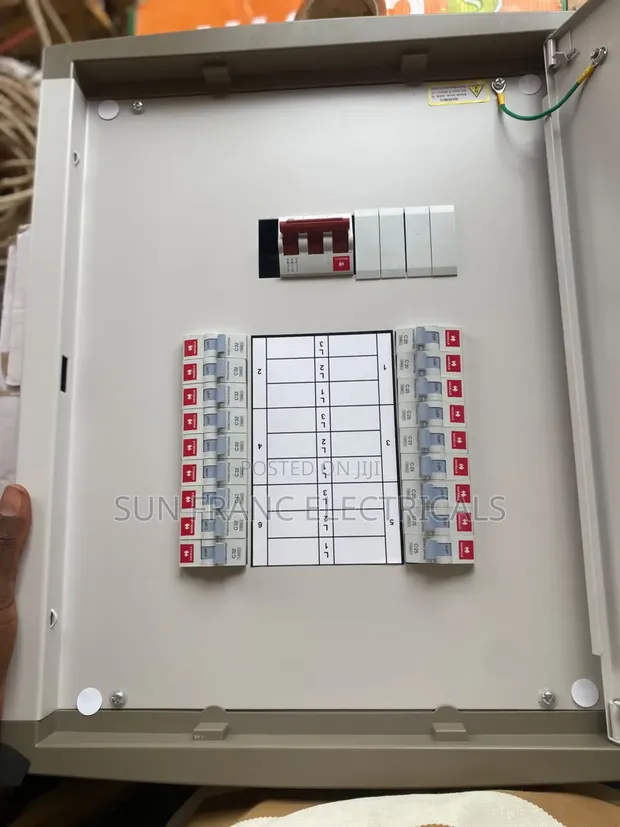6-Way 3-Phase Havells Distribution Board - 1