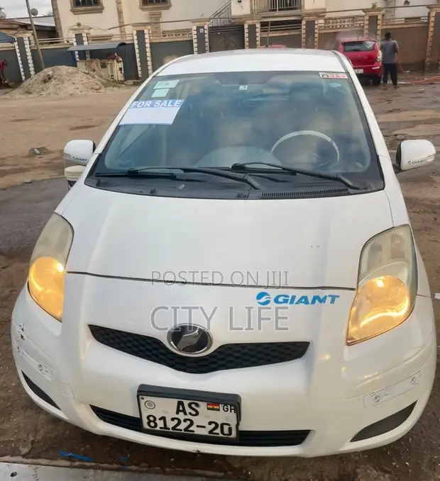 Toyota Vitz 2012 - 1