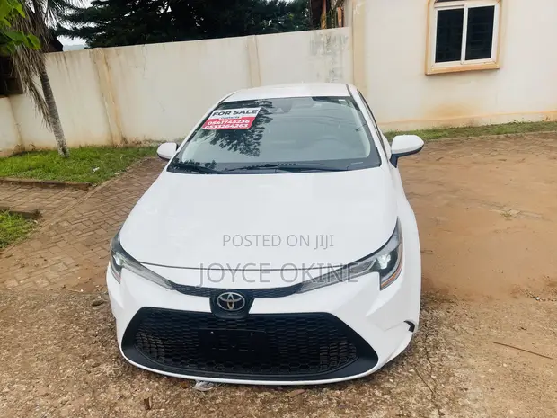 Toyota Corolla 2021 White - 1