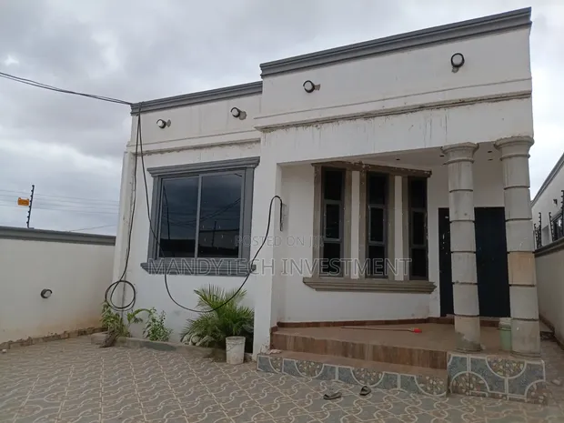3-Bedroom Villa for Sale in Lakeside Estate - 1
