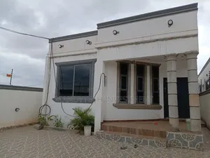 3-Bedroom Villa for Sale in Lakeside Estate