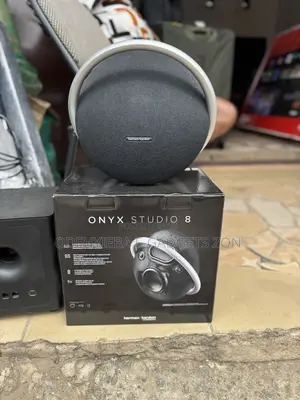 Harman Kardon Onyx 8 Speaker