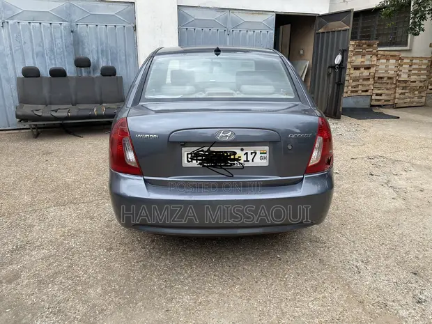 Hyundai Accent 2011 Silver - 1