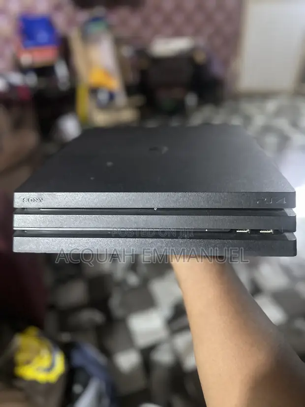 Used Sony PlayStation 4 Pro 825GB - 1