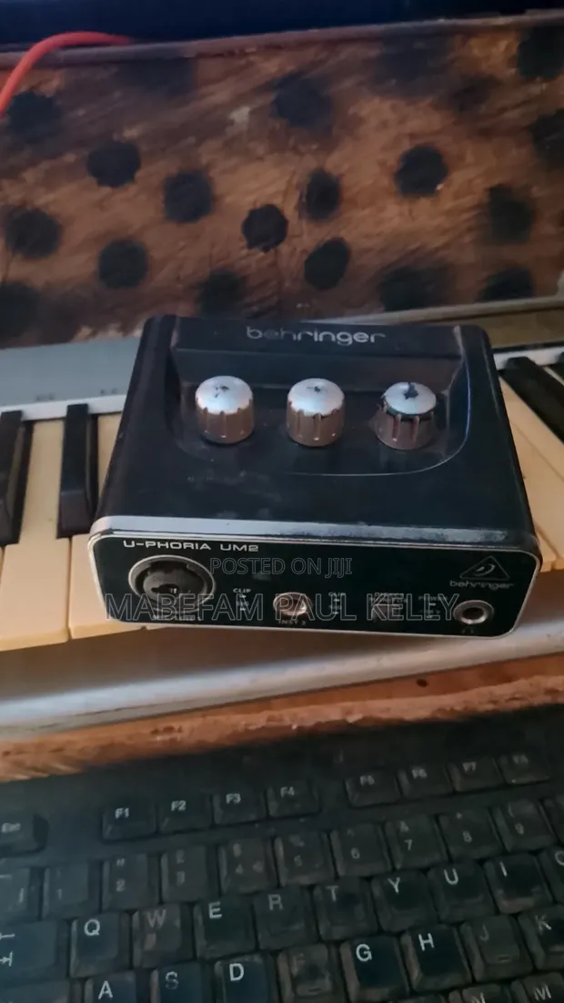 Behringer Sound Card & Lead Guitar - 1