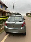 Toyota Yaris Base Hatchback 2010 Gray - 4