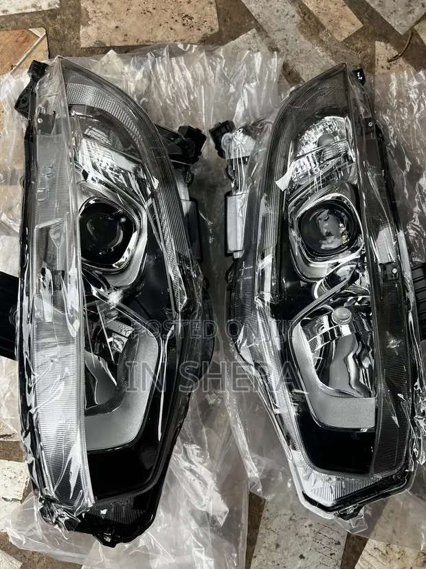 Honda Civic Headlight (2016-2021) - 1