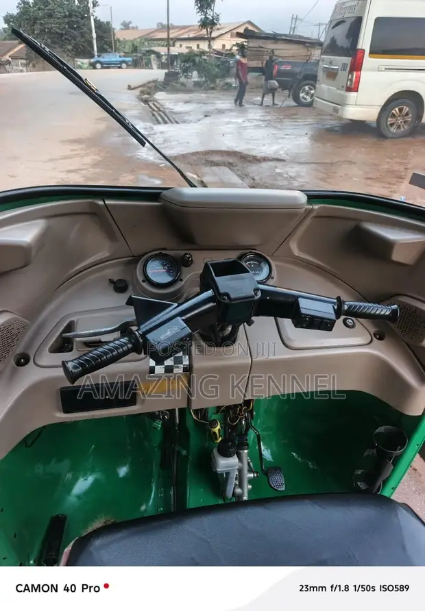 Bajaj RE 2024 Green - 1