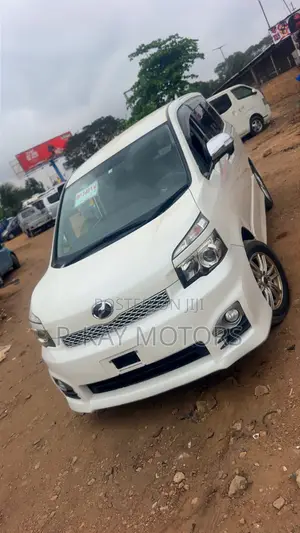 Toyota Voxy X 4WD 8-Seater 2012