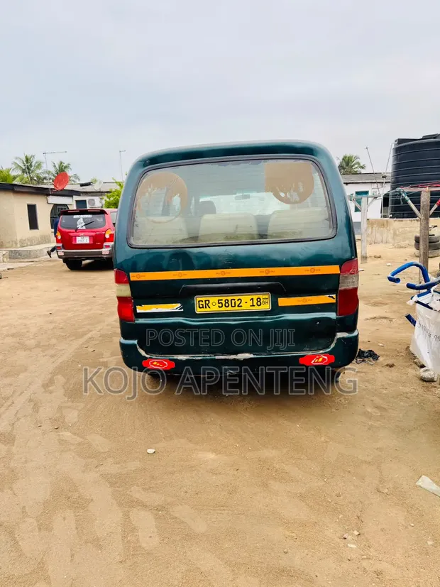 Toyota HiAce 2000 Green - 1