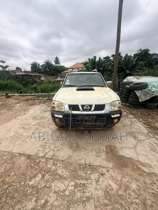 Nissan Navara 2017 White - 1