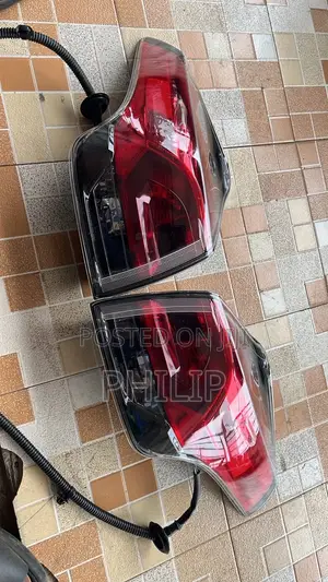 Toyota RAV4 2016 Tail Light Pair