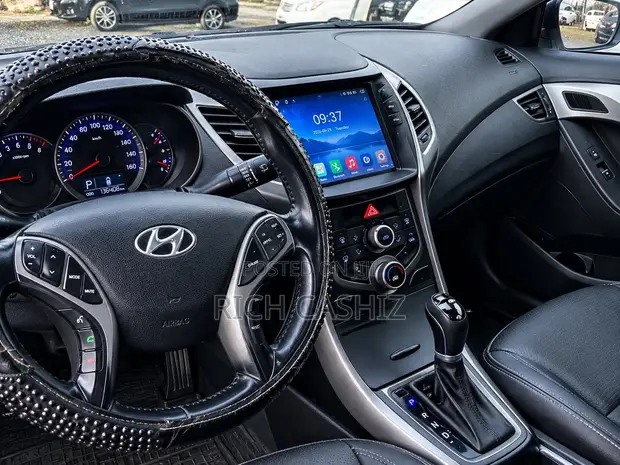 Hyundai Elantra 2014 Red - 1