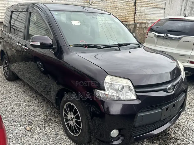 Toyota Sienta 1.5 AWD (6-seater) 2016 Black - 1
