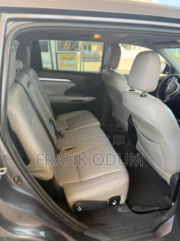 2017 Toyota Highlander LE 4x2 SUV - 1