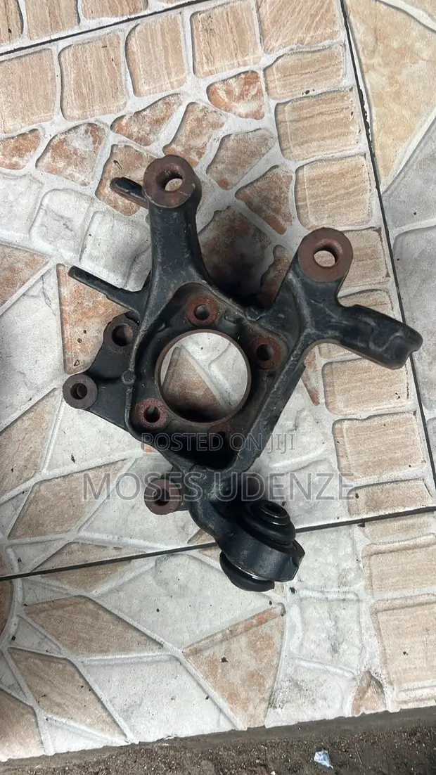 Toyota RAV4 Hub Hanger (2012-2017) - 1