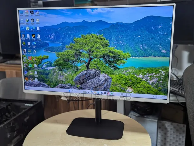 LG ElectriQ eiQ-32MFF144 32-inch Full HD Gaming Monitor - 1