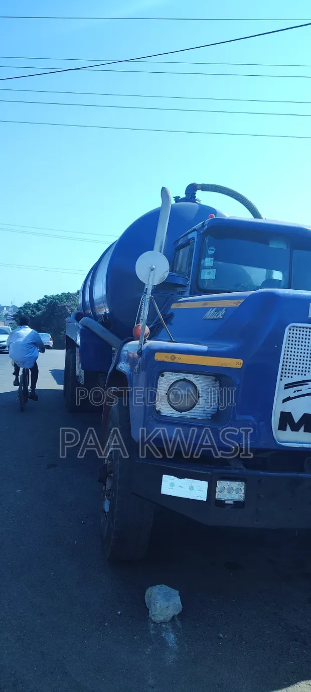 Toilet Waste Removal & Cleaning Services - 1