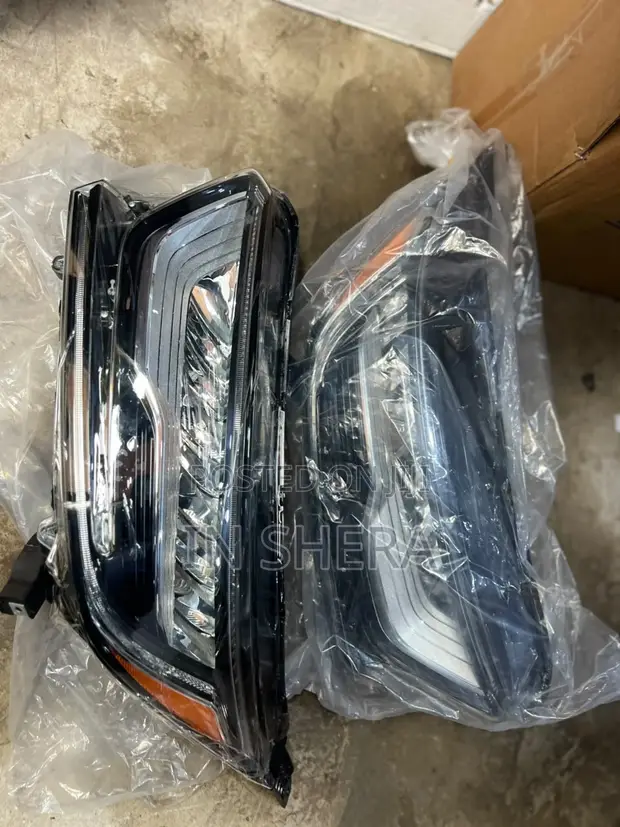 Honda CR-V 2016-2021 Headlights (LED) - 1