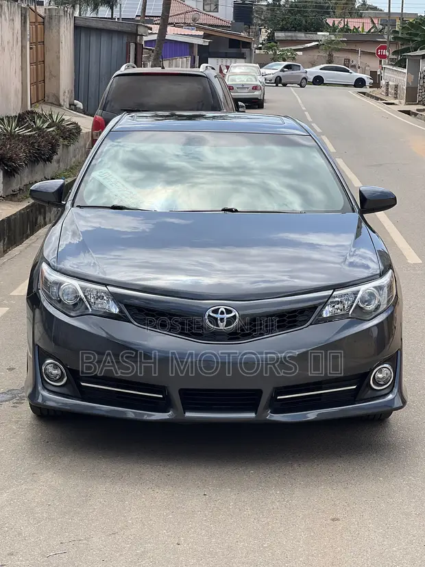 2014 Toyota Camry SE Sedan - 1