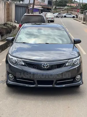 2014 Toyota Camry SE Sedan