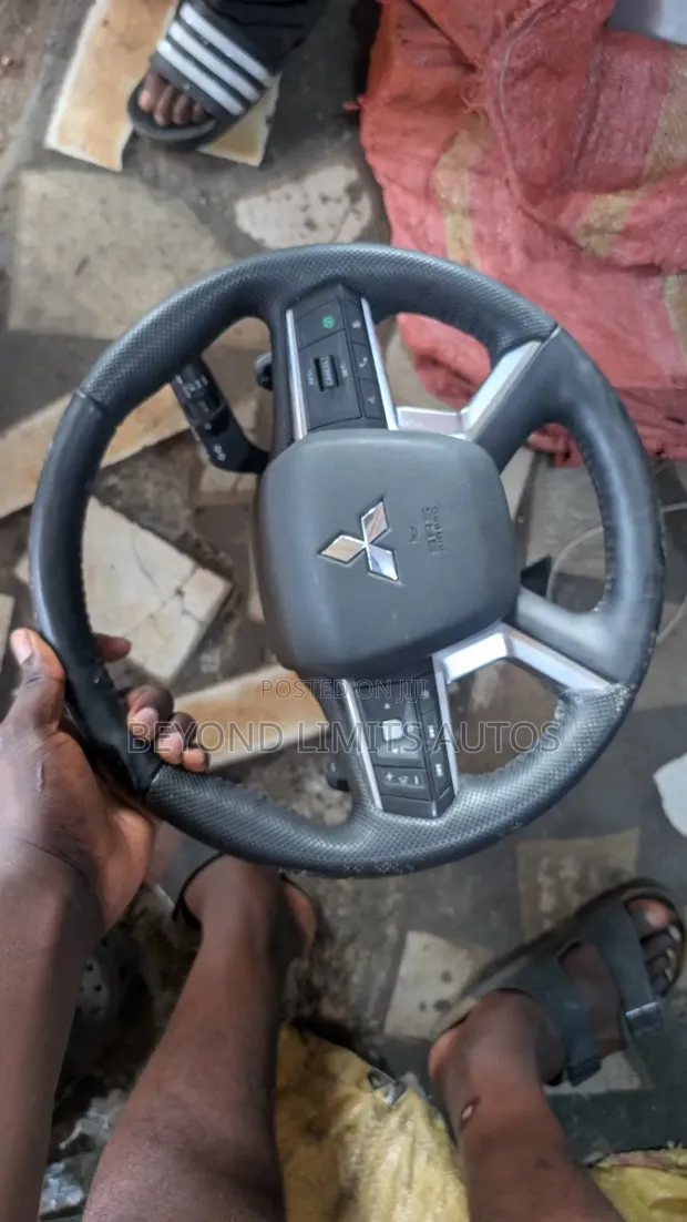 Mitsubishi Outlander Complete Steering Wheel with Airbag (2022-2024) - 1