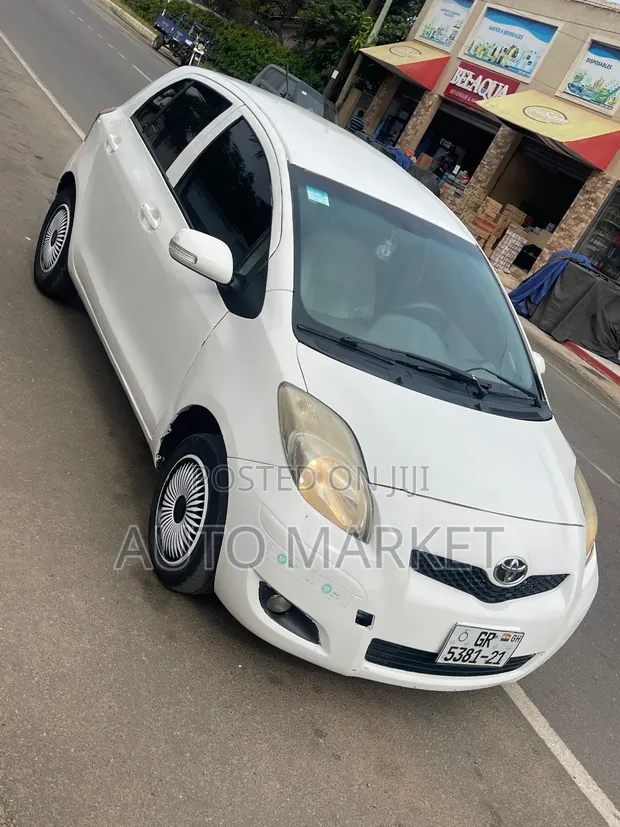 Toyota Vitz 1.0 FWD 3dr 2009 White - 1