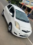 Toyota Vitz 1.0 FWD 3dr 2009 White - 1