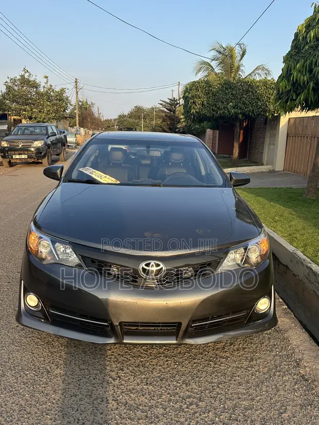 2014 Toyota Camry SE Sedan - 1