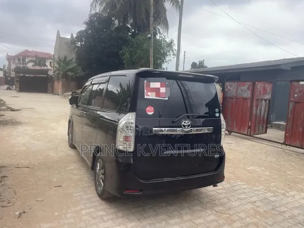Toyota Voxy 2013 Black - 1