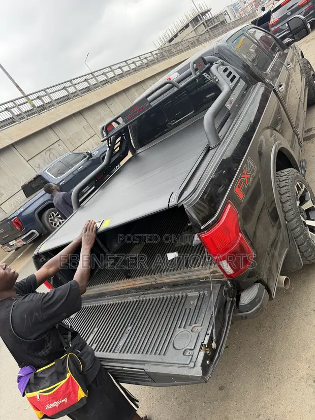 Retractable Bucket Cover for All Pickup Trucks - 1
