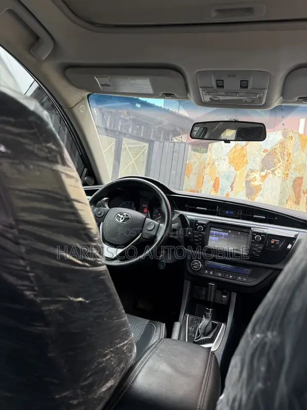2017 Toyota Corolla SE Sedan - 1