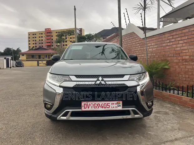 Mitsubishi Outlander 2019 Gray - 1
