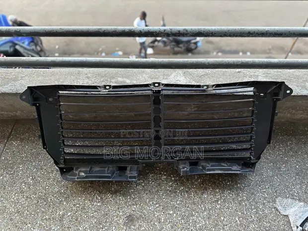 Ford F-150 Grille with Motor (2015-2017) - 1