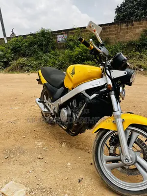 Honda CB 650cc 2010 Yellow