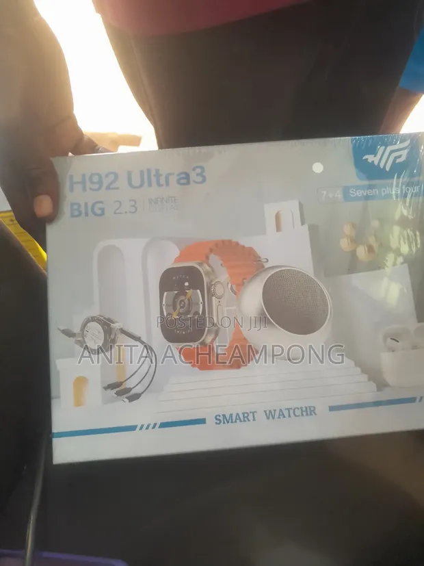 H92 Ultra 3 Smart Watch Bundle - 1