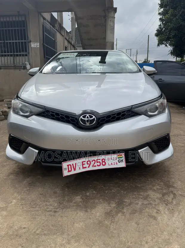 2018 Toyota Corolla LE Silver - 1