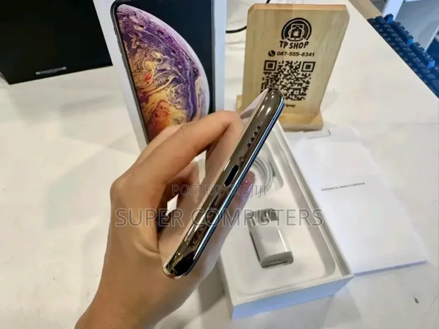New Apple iPhone XS Max 256GB Gold - 1