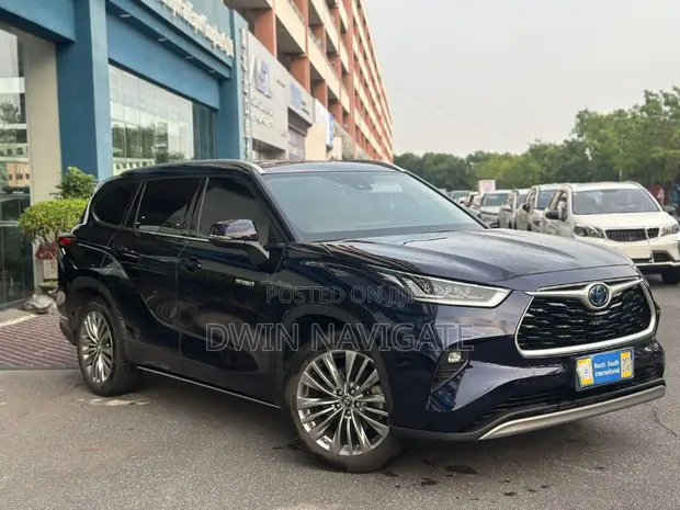 2022 Toyota Highlander XLE Hybrid E-Four - 1