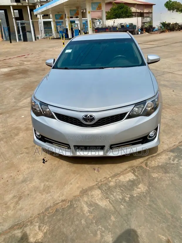 Toyota Camry 2013 Gray - 1