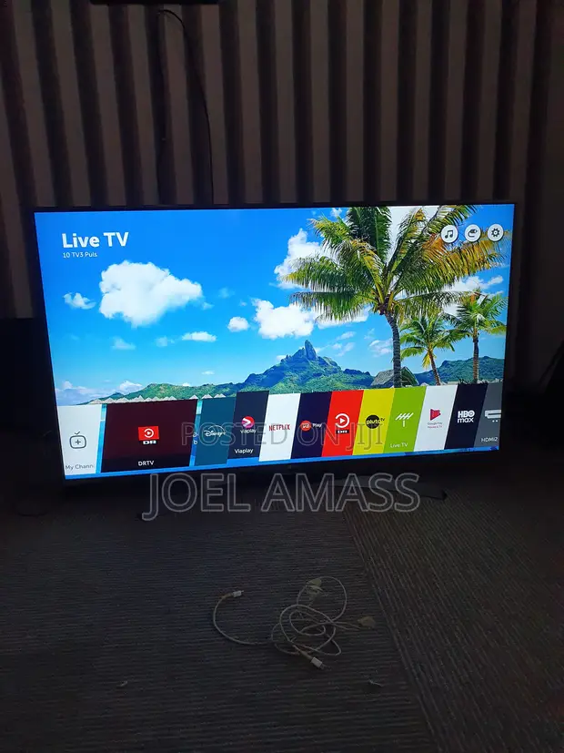 LG 55" 4K Smart TV (55UH770V) - 1
