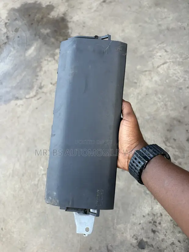 Honda Civic Passenger Knee Airbag (2022-2026) - 1
