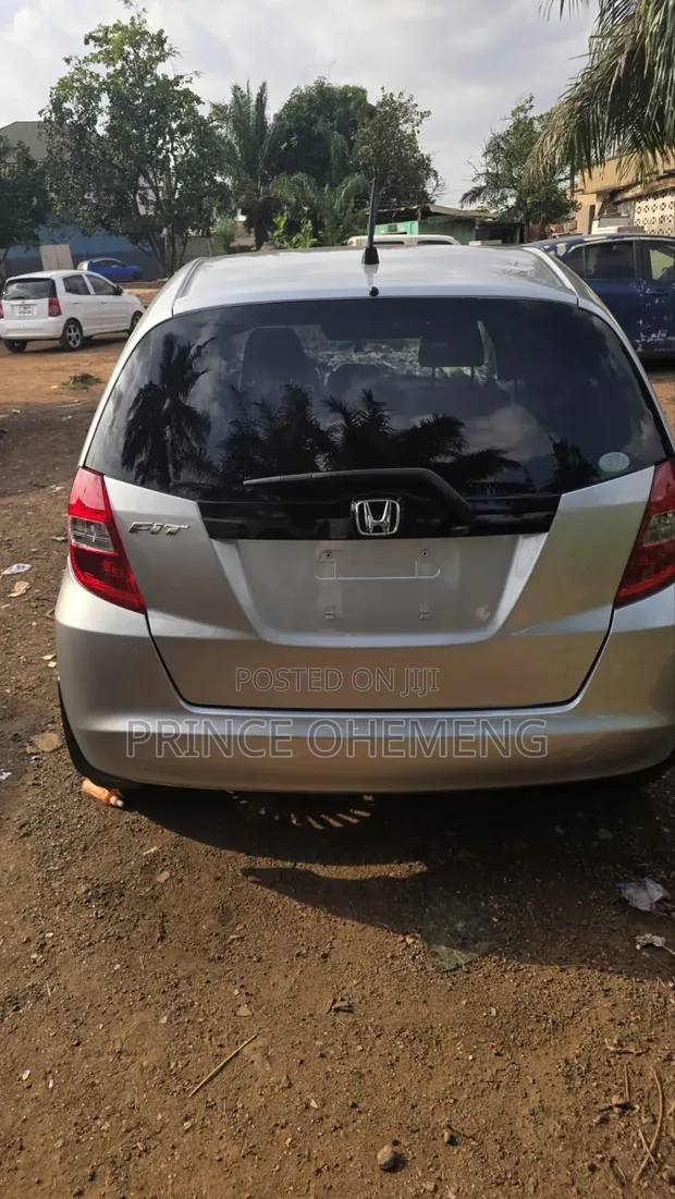 Honda Fit Automatic 2012 Silver - 1