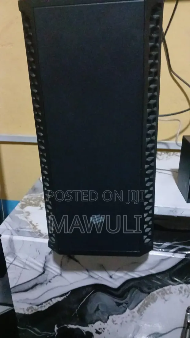 Desktop Computer: Intel Core i7, 8GB RAM, 1TB HDD - 1