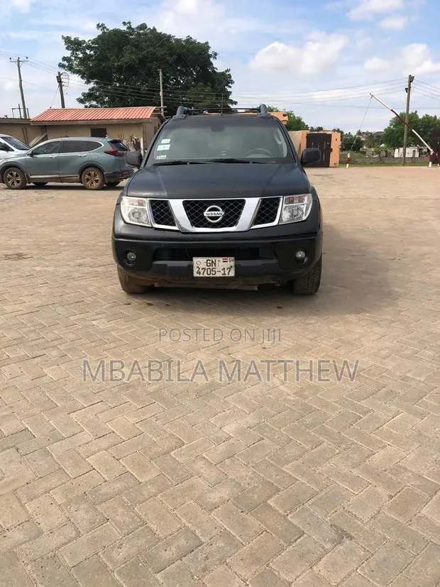 Nissan Navara 2013 Black - 1