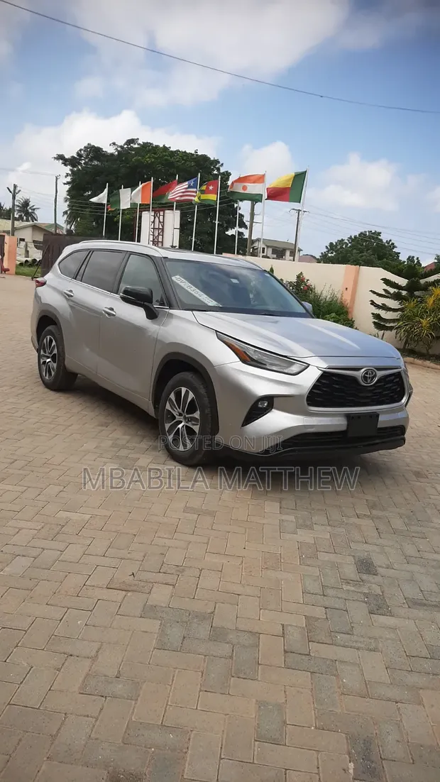 2023 Toyota Highlander Silver - 1